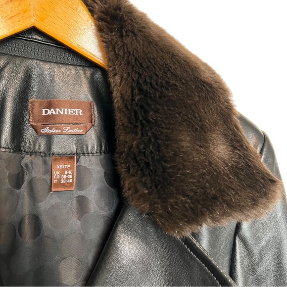 ⭐️ Danier Italian Leather Trench Jacket  Black Lightweight Fur Collar Size XS - Picture 10 of 17